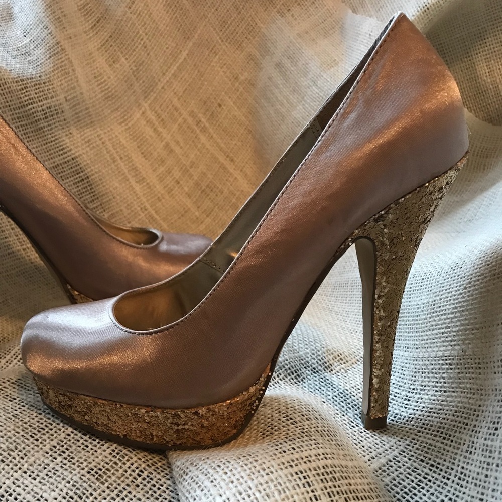 Satin Platform Pump with Glittery base!